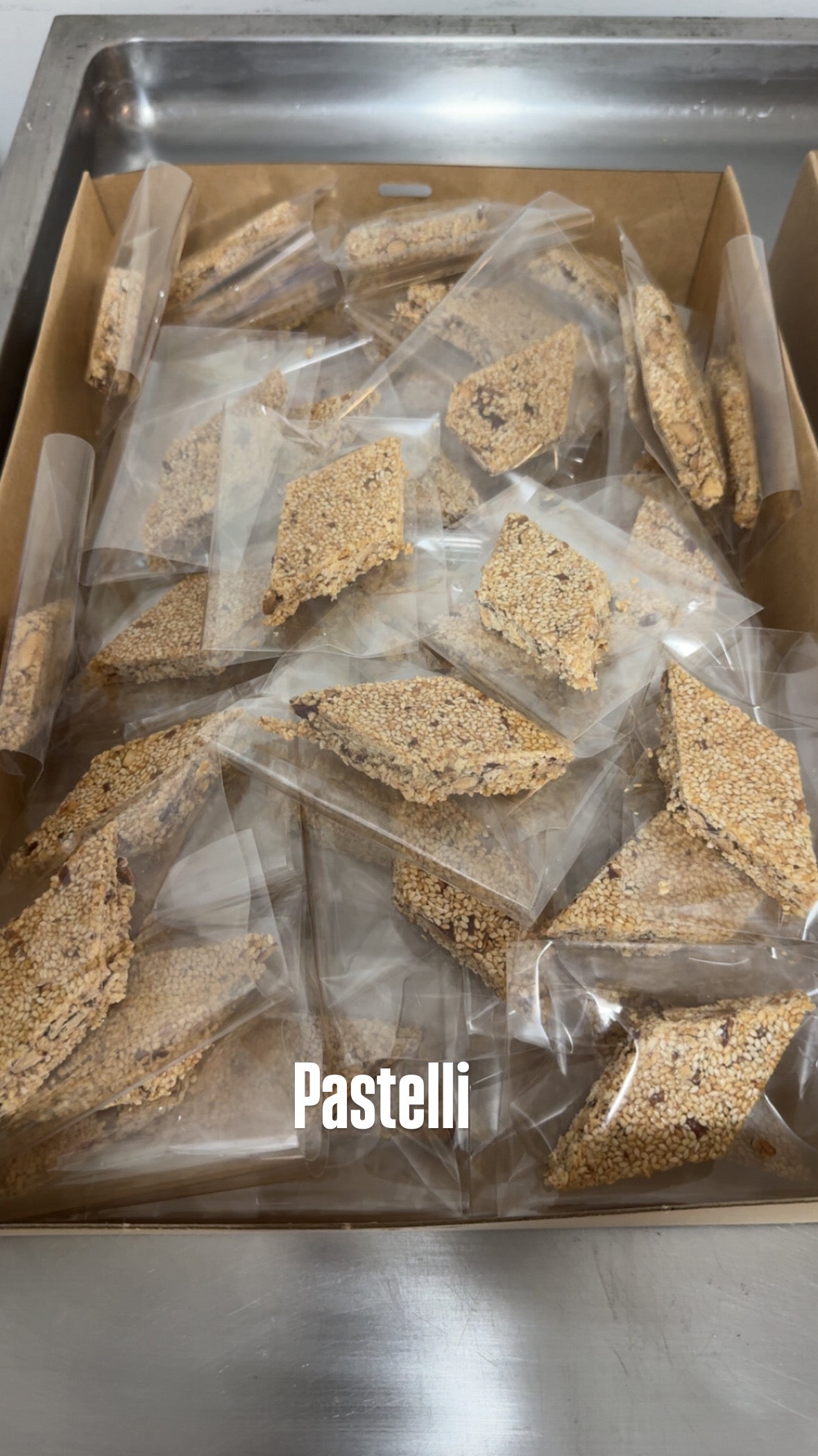 Pastelli (sesame and almond)